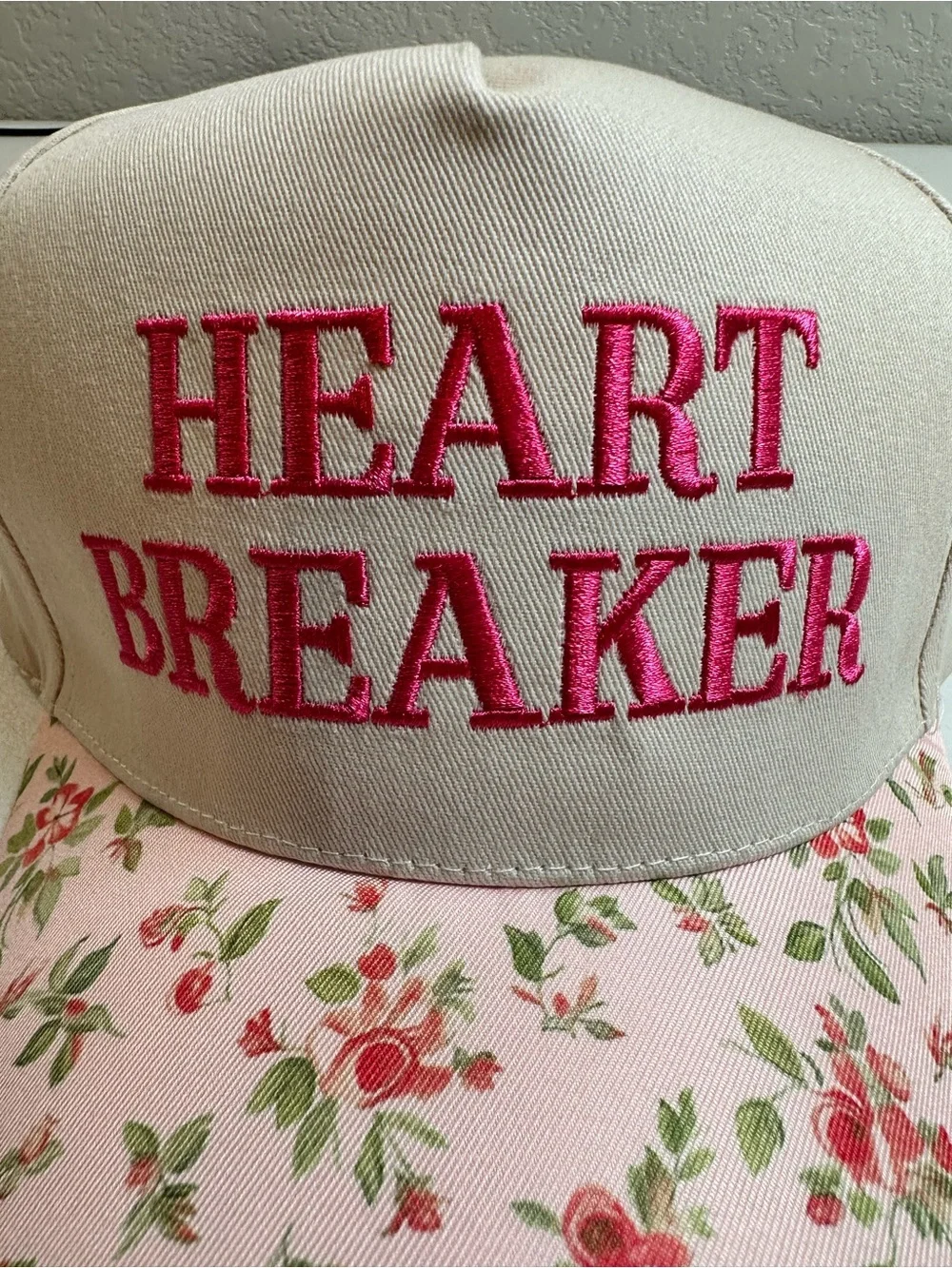 NWT Women’s Trucker Hat Cream and Pink Floral Embroidered HEART BREAKER Cap